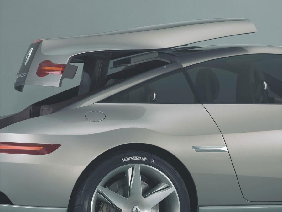  Renault Fluence Concept 2004 года  (фото 16 из 19)